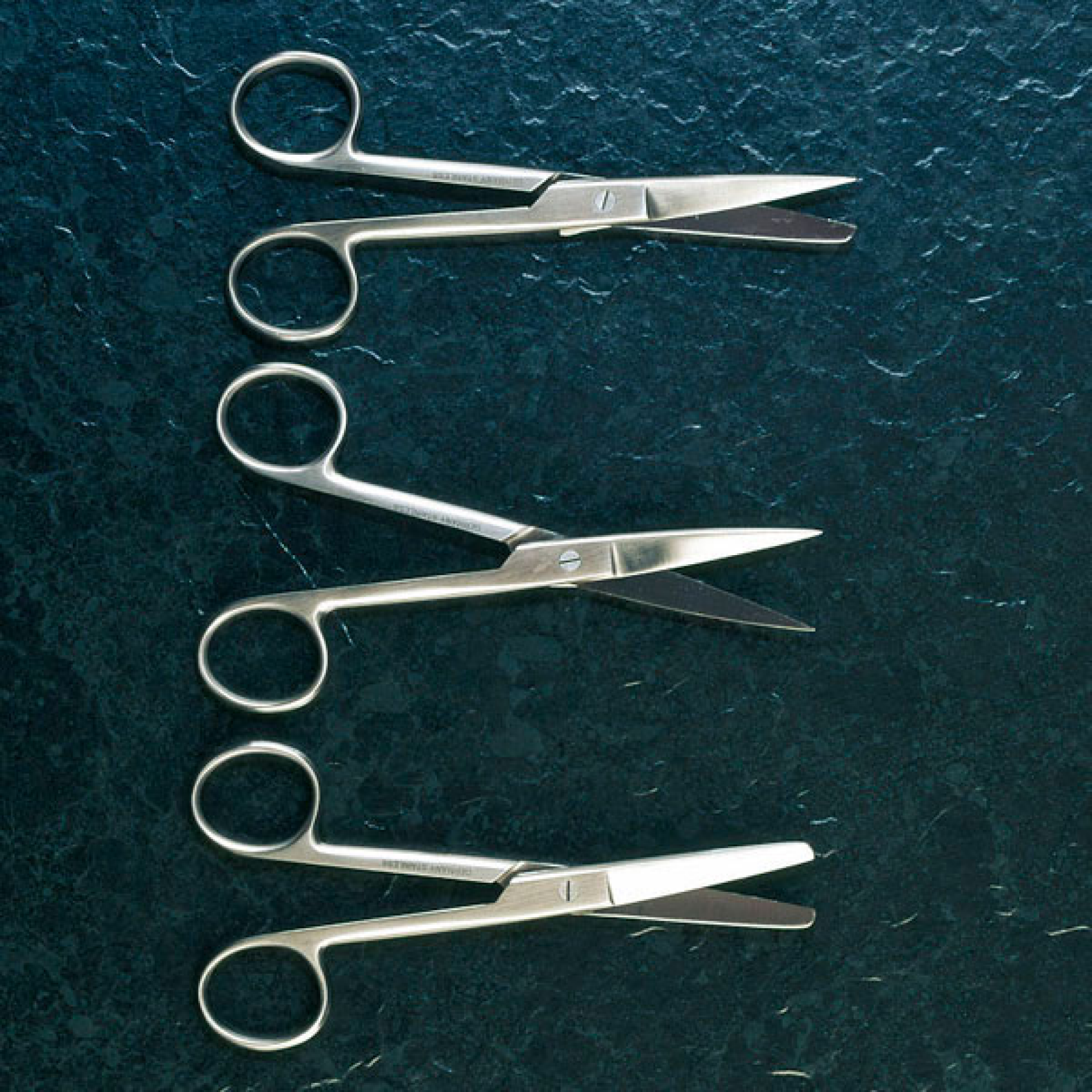 Chirurgische Scheren | spitz - stumpf | Gebogen - 14,5 cm | R2 004